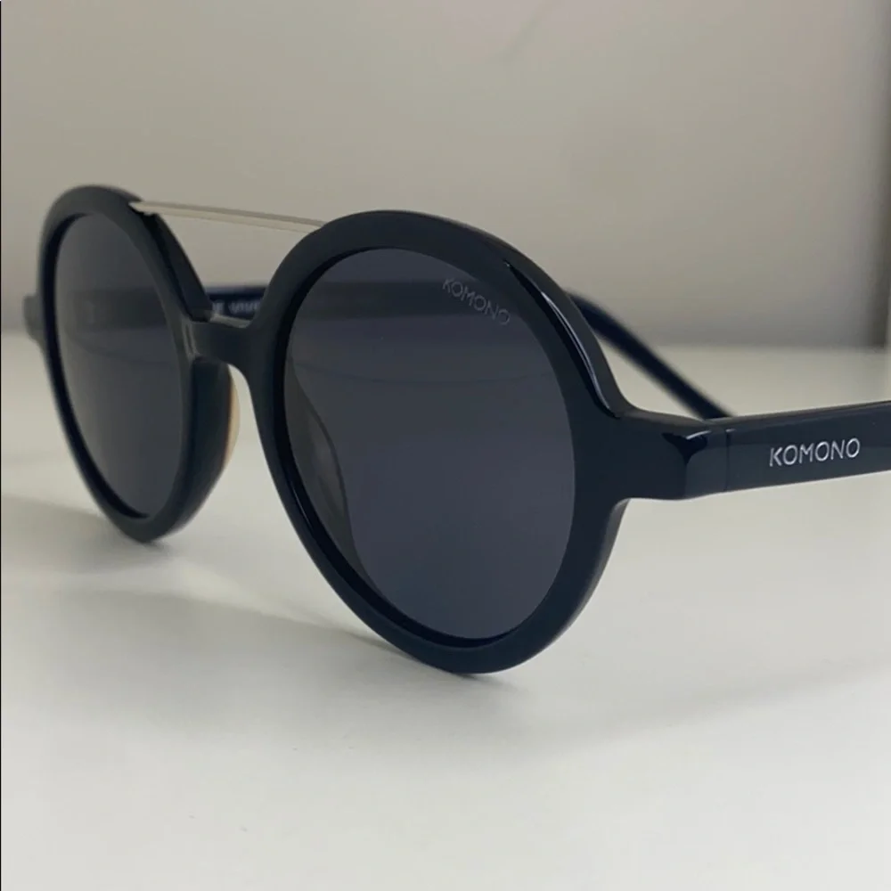 Komono New Vivien Glossy Black Sunglasses round